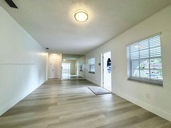 Building Photo - 115 W 37th St