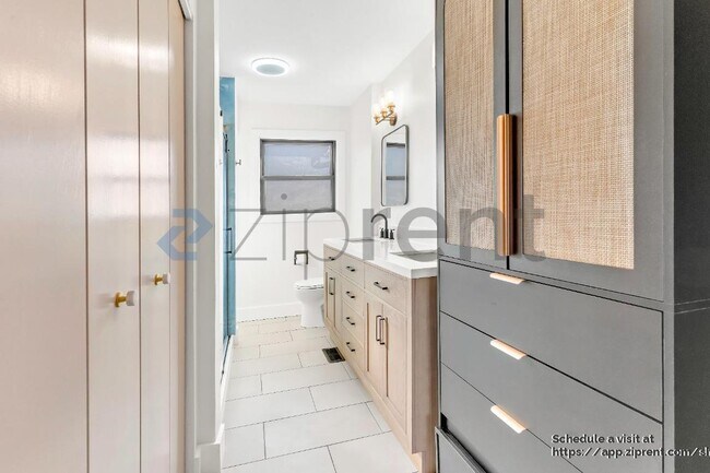 Building Photo - 7640 SW Whitford Dr