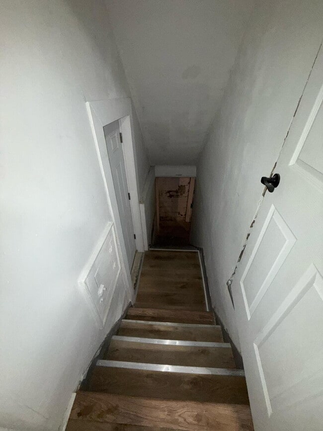 Building Photo - Bright & Cozy 3-Bed Duplex for Rent in Detroit