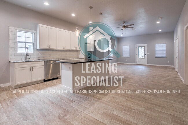 Building Photo - AMAZING NORMAN HOME AVAILABLE TO PRE-LEASE...
