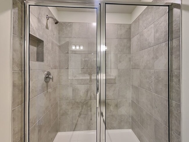 Building Photo - 3187 Emerald Acrs Ln