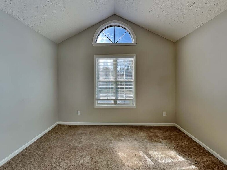 Building Photo - 1052 Autumn Crest Dr