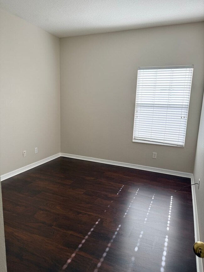 Building Photo - 1110 Oak Pond Dr