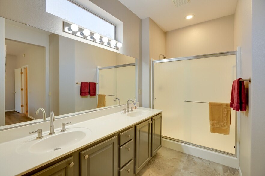 Building Photo - 15271 W Pantano Dr