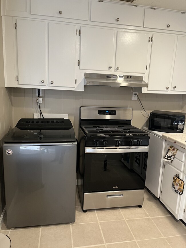 Washer & Dryer furnished - 415 Rogers Rd