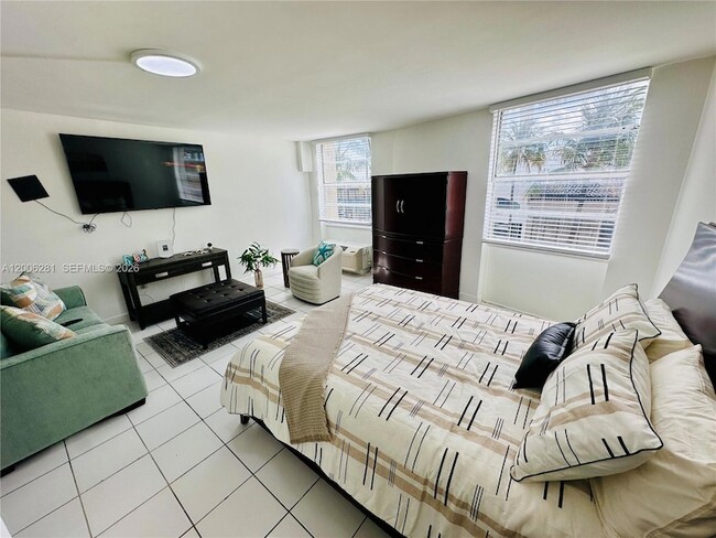 Building Photo - 710 Washington Ave