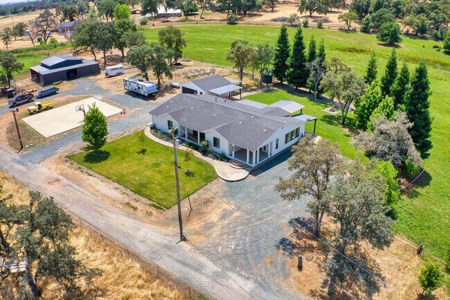 Building Photo - Escape to the Country – Beautiful 3 Bed, 2...