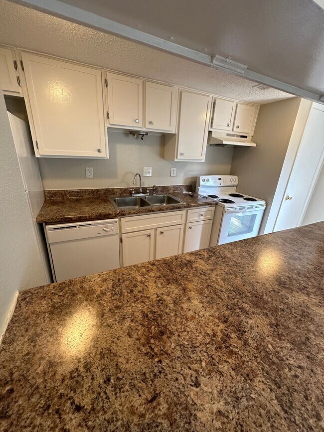 Building Photo - 6772 Quail Hollow Ct