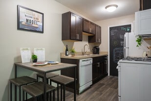 Interior Photo - Richmond Hills Apartments