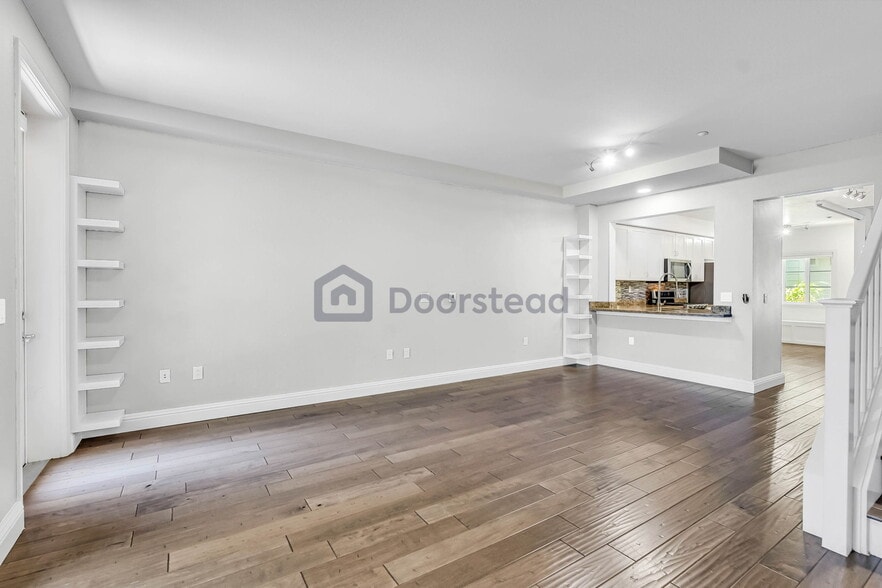 Building Photo - 1561 Brunswig Ln