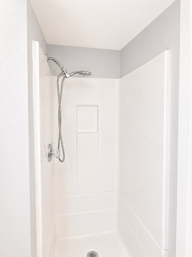 Building Photo - Private yard and parking, spacious updated interior. Don't miss out.