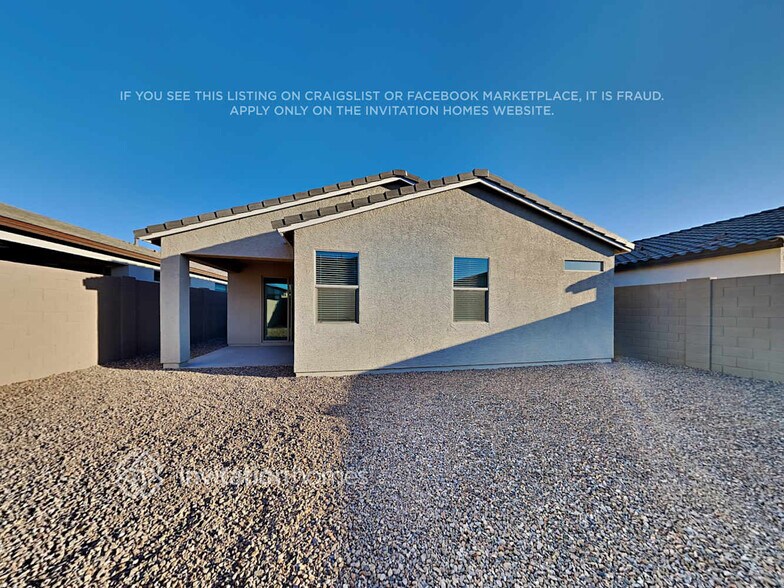 Building Photo - 5742 W Jones Ave