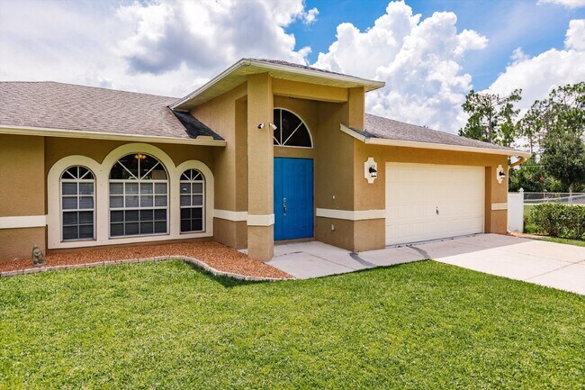 Building Photo - "Charming 3-Bedroom Home with 2 Full Baths and Spacious 2537 Sq Ft in North Port, FL!"