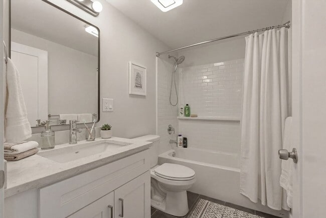 Building Photo - 18 Ronan St