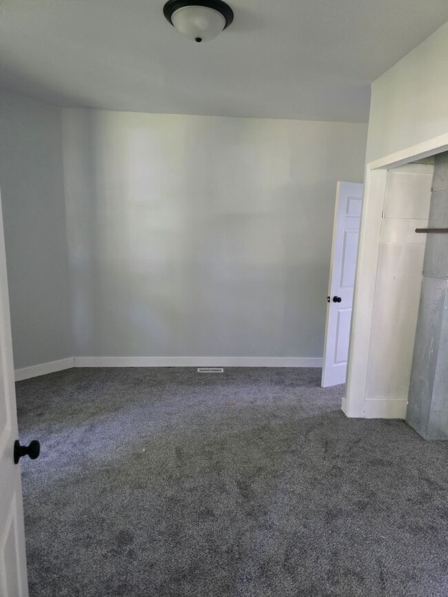 Building Photo - 3 Bed 2 Bath 1500.00