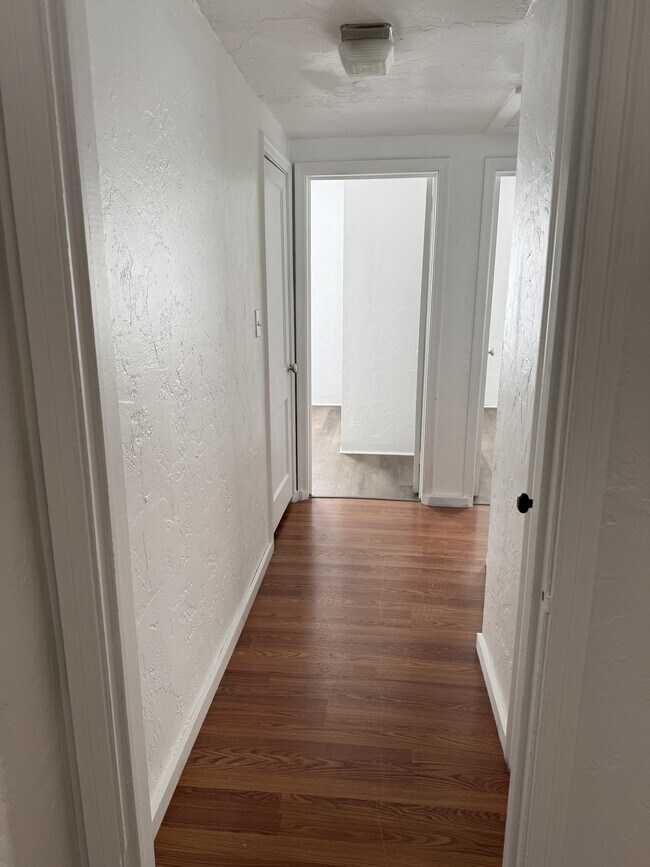 Building Photo - 656 NE Lake Dr