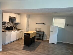 Building Photo - 124 Englewood Rd