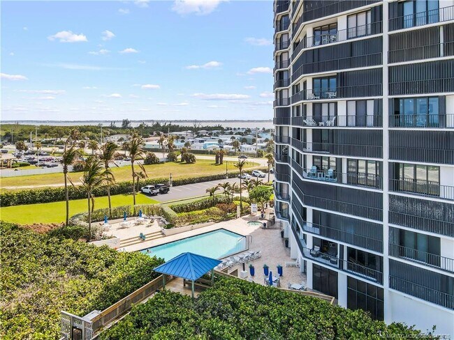 Building Photo - 9650 S Ocean Dr