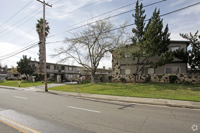 Building Photo - Summer Trace Apartments