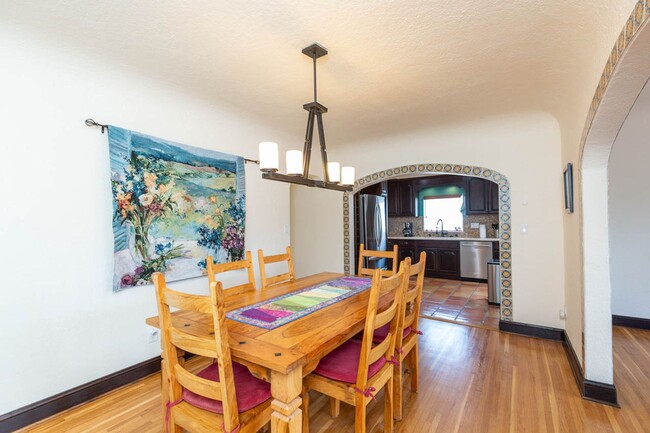 Building Photo - 4 Bed, 3 Bath—Single Family Home in Kensin...