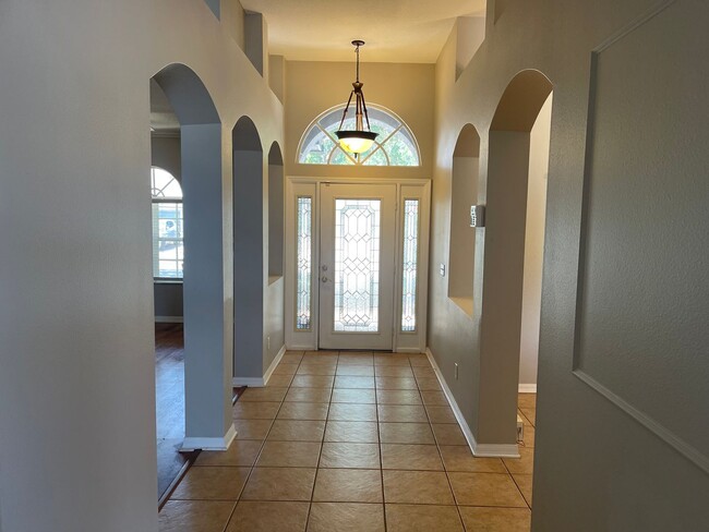 Building Photo - RIVERVIEW POOL HOME FOR RENT