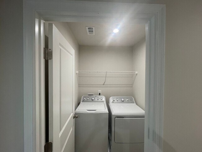 Building Photo - You’ve Got to See This Rental!