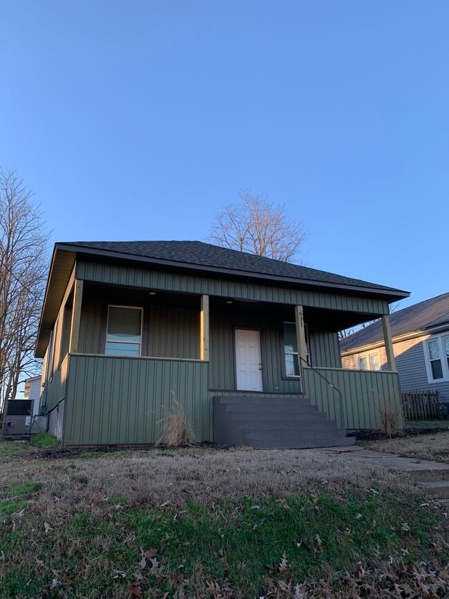 Building Photo - 2 Bed/2 Bath- Newly Renovated!!