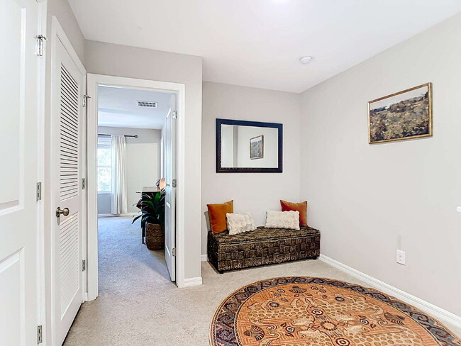 Building Photo - 10525 Oakside Dr