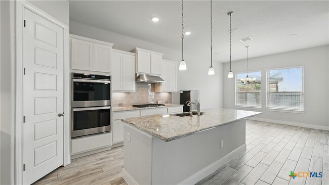 Building Photo - 1606 Folk Victorian Rd