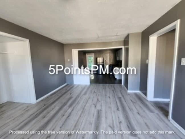 Building Photo - 2048 W 100th St