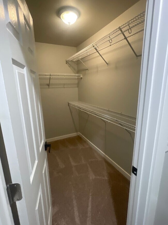 Building Photo - Remodeled 3bd, 2.5bath home