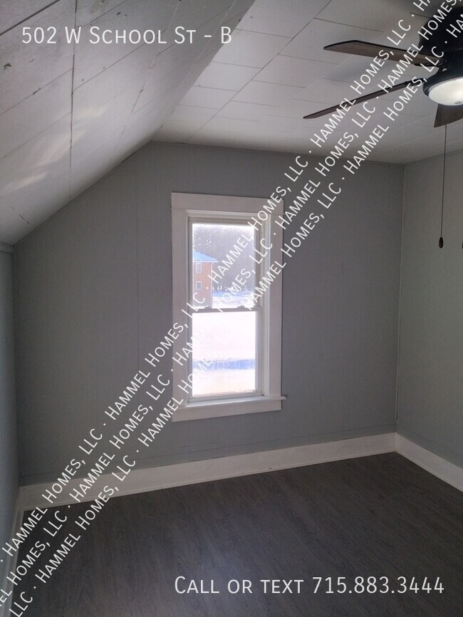 Building Photo - 502 W School St