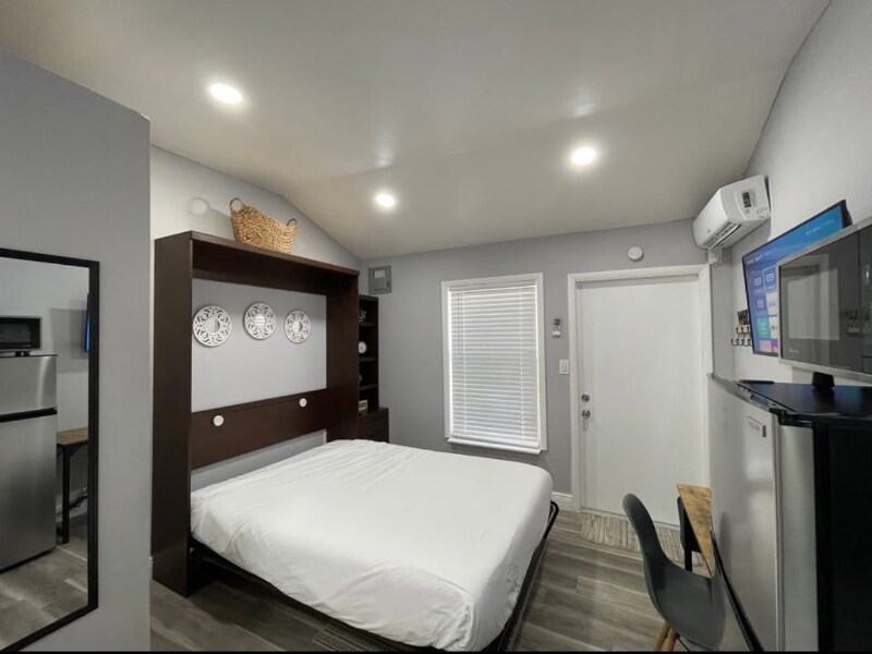 Building Photo - 1367 Riverland Rd