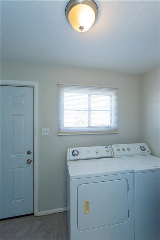 Building Photo - 7 Oak Dr
