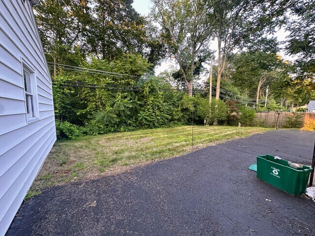 Building Photo - 17 Bridle Path