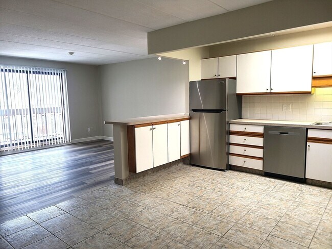 Building Photo - 576 Washington St