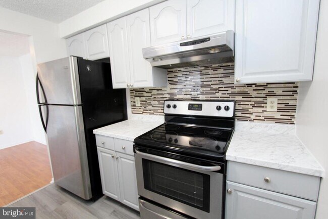 Building Photo - 7714 Tamarron Dr