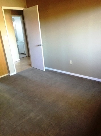 Building Photo - MOVE IN SPECIAL***Cozy Condo - Central Lak...