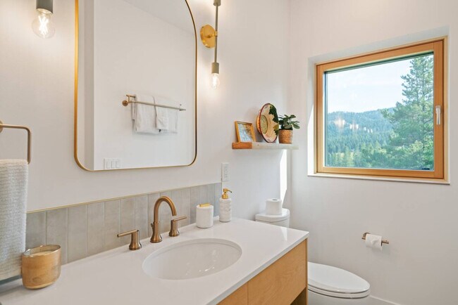 Building Photo - 730 Solitude Ln