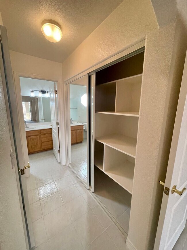Building Photo - Nice 3 Bedroom 2 Bath Home in Chaparral Mesa!