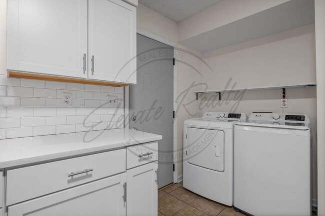 Building Photo - Beautifully updated 2-bedroom, 1-bath first-floor duplex in the heart of Hermitage (ON SPECIAL)!