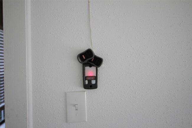 Building Photo - 5400 Sheldon St