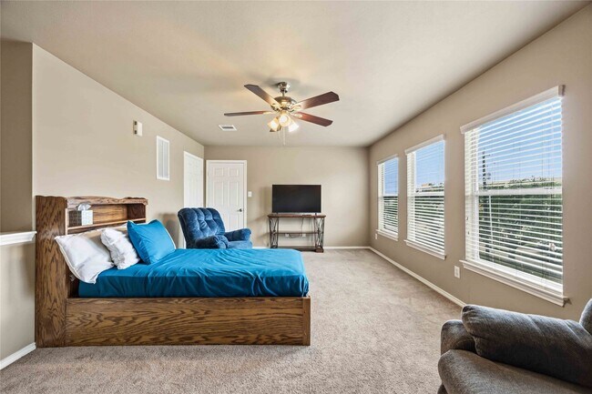 Building Photo - 7014 Woodridge Row Dr