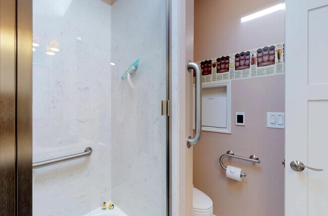 Building Photo - 6625 Amherst N St