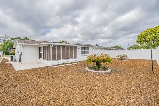 Building Photo - 7715 Sue Ellen Dr