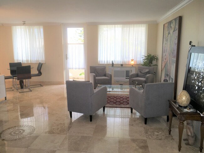 Well lit open space - 2400 NE 9th St