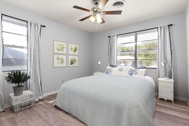 Building Photo - $500 off first months rent
