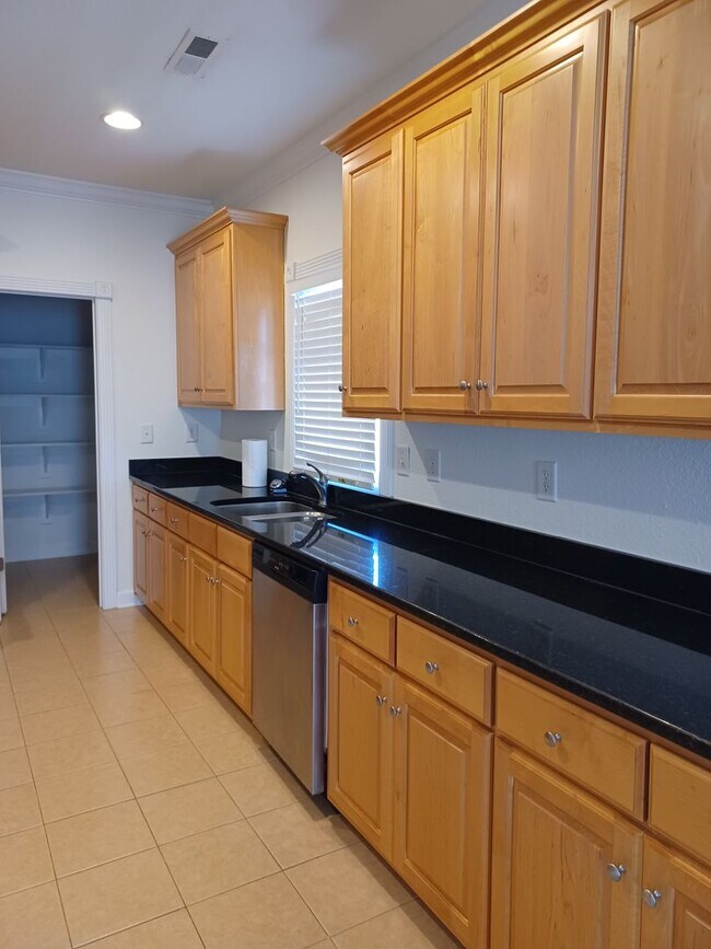 Building Photo - Spacious 4 Bedroom in Chics Beach