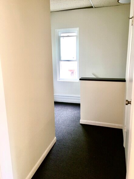 Building Photo - 3148 N Clifton Ave