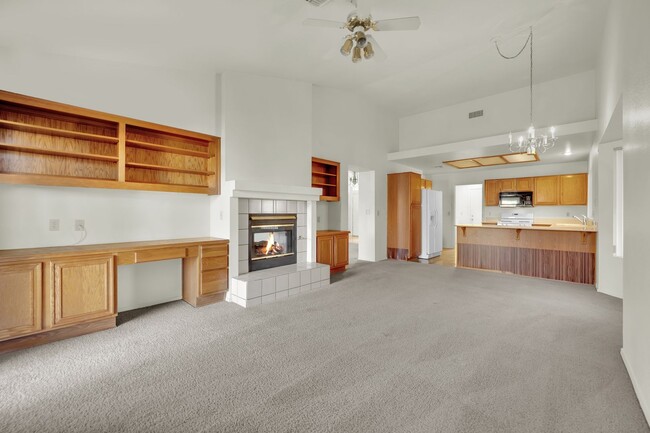 Building Photo - A Must See!!! Beautiful 2/2 home!!! Summerlin!!